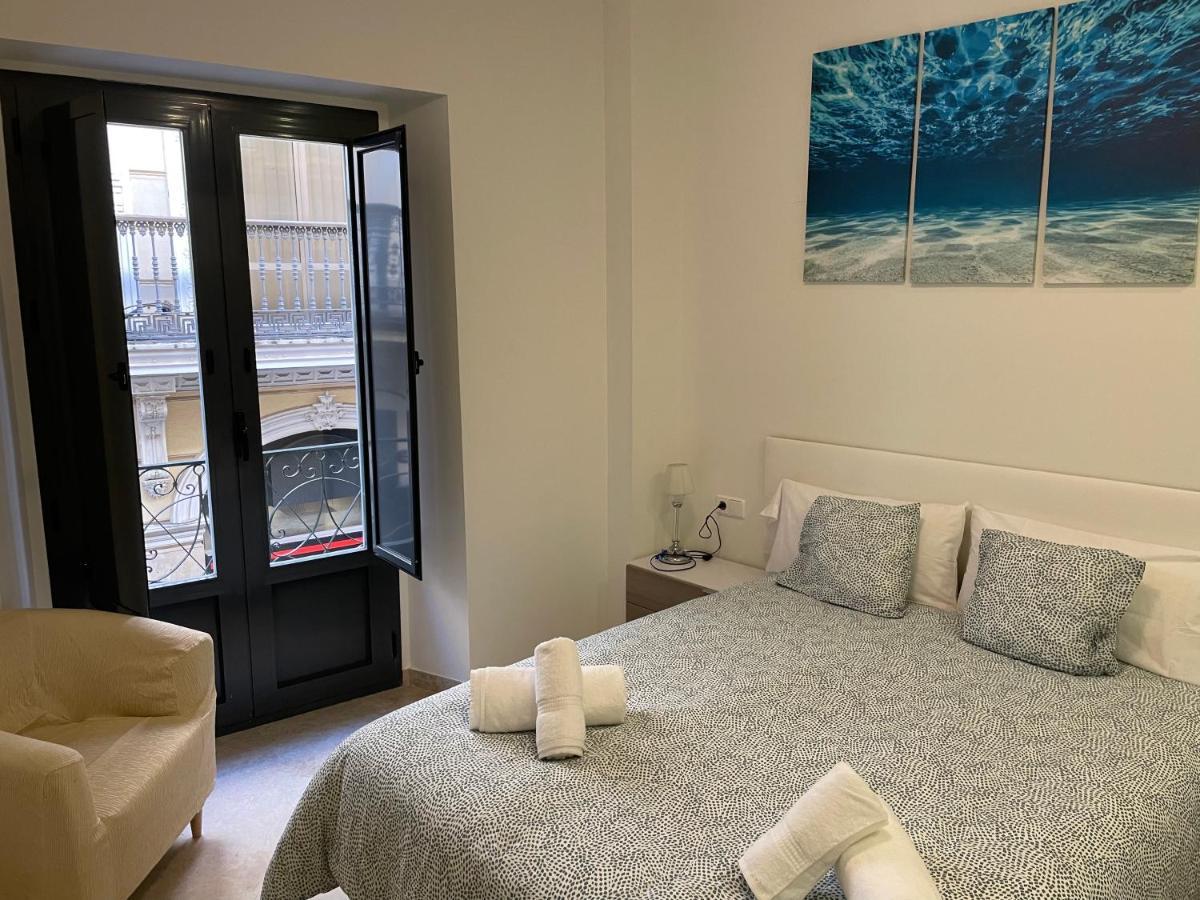 Petit Sagasta Apartamentos-Sagasta セビリア エクステリア 写真